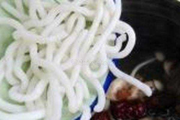 菌汤双粉鱼丸的做法图解7