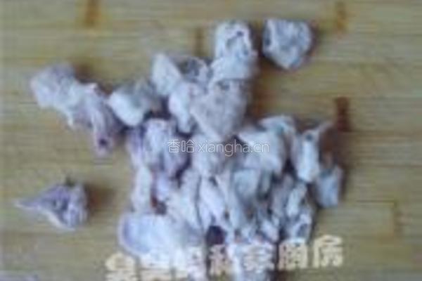 酸菜肥肠鸭血煲的做法图解3