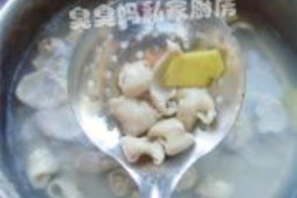 酸菜肥肠鸭血煲的做法图解4