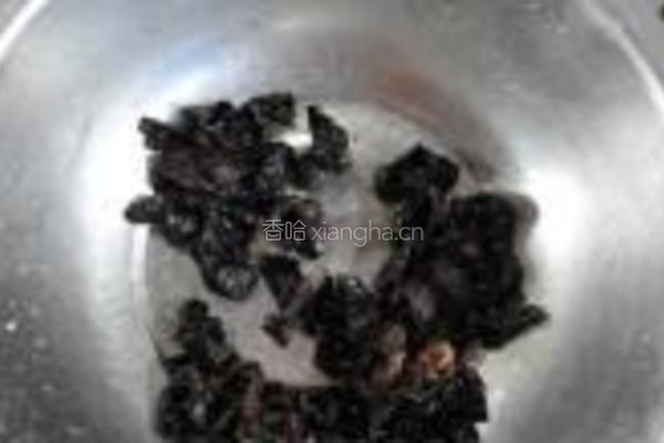木耳炒猪腰的做法图解2