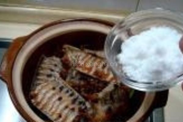 京味儿焖酥带鱼的做法图解6