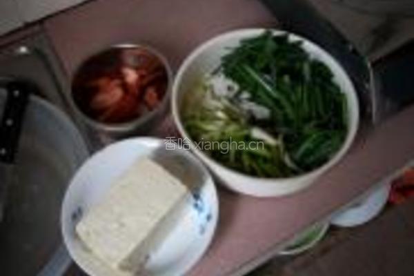 蒜苗炒豆腐的做法图解1
