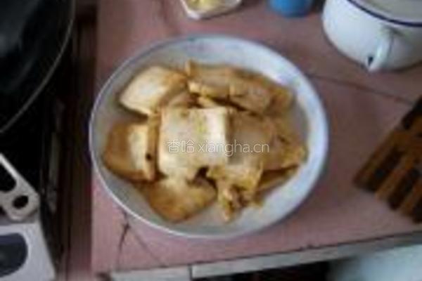 蒜苗炒豆腐的做法图解3