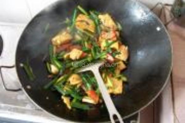 蒜苗炒豆腐的做法图解6