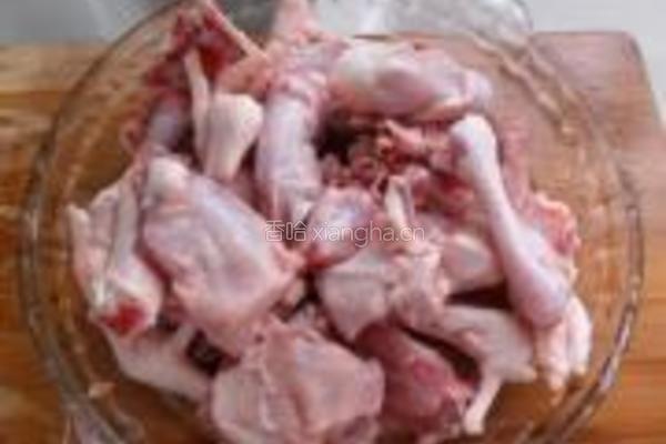 仔鸡烧毛豆的做法图解2