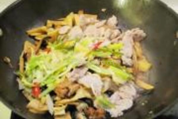豆腐干炒乌元海参的做法图解12