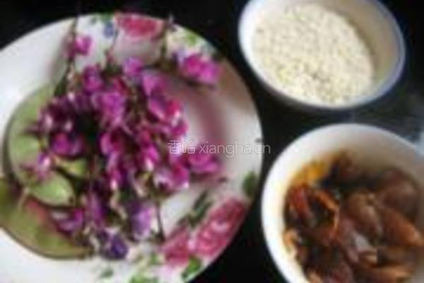 扁豆花肉片糯米粥的做法图解1