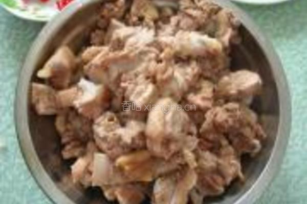 酸豆角烧鸭的做法图解1