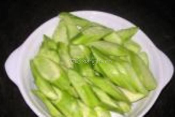 芥蓝炒腊味的做法图解2