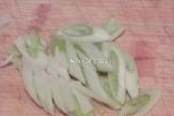 黄花菜炒木耳的做法图解3
