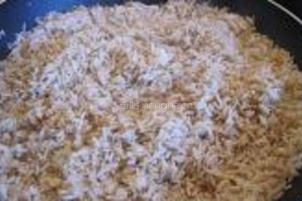 荠菜吞拿鱼炒饭的做法图解5