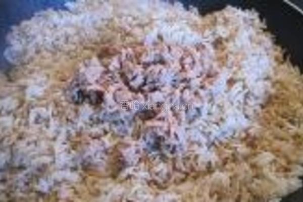 荠菜吞拿鱼炒饭的做法图解6