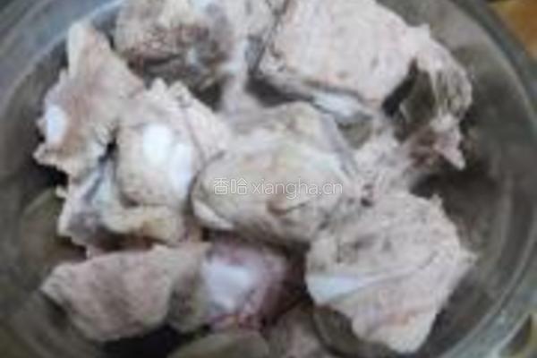 孜然卤香排骨的做法图解1