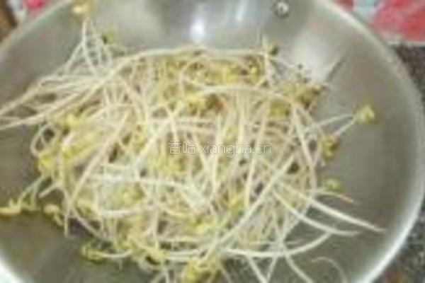 火腿丝炒黄豆芽的做法图解7