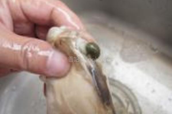 茨菇木耳炖河蚌的做法图解1