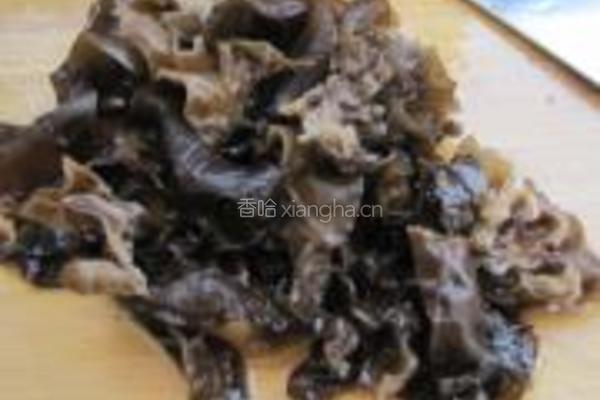 茨菇木耳炖河蚌的做法图解3