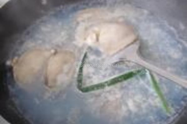 茨菇木耳炖河蚌的做法图解5
