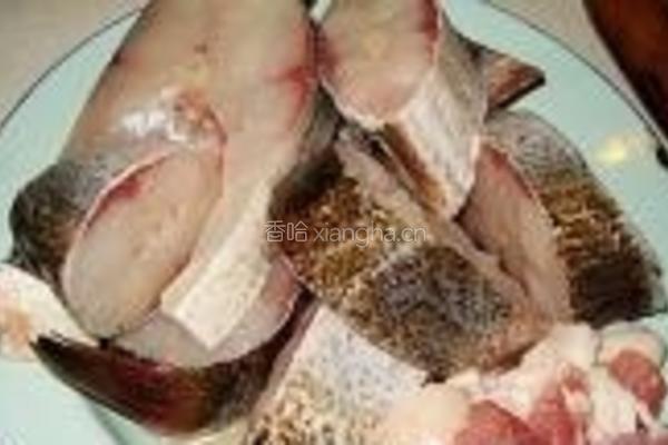 鲢鱼炖豆腐的做法图解1