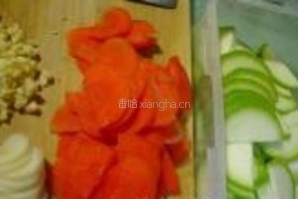 西葫芦炒木耳的做法图解2