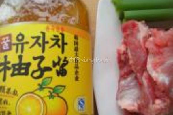 柚子酱排骨的做法图解1
