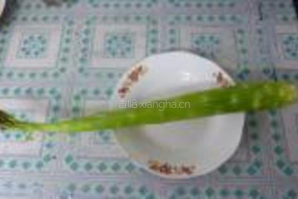 青笋爆牛蛙的做法图解3