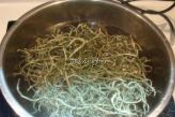 猪蹄烧干菜的做法图解2