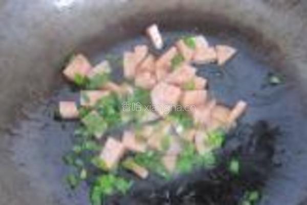 黄豆芽炒火腿肠的做法图解4