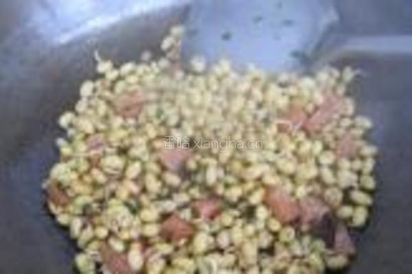 黄豆芽炒火腿肠的做法图解6