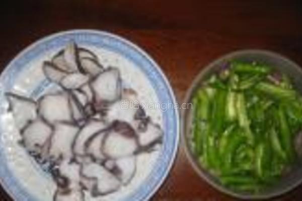 辣炒墨鱼的做法图解1