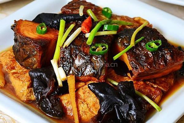 豆腐木耳炖咸青鱼的做法[图]