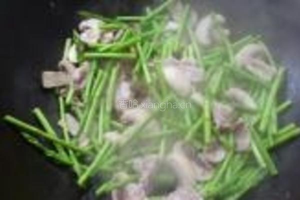 芦笋口蘑炒肉片的做法图解6
