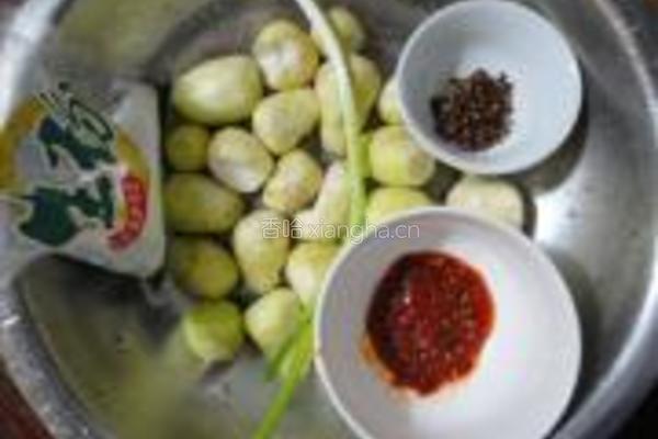 麻辣小芋头的做法图解1