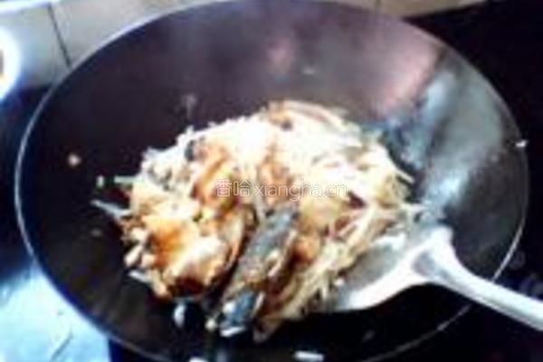 白萝卜丝煮鱼的做法图解5