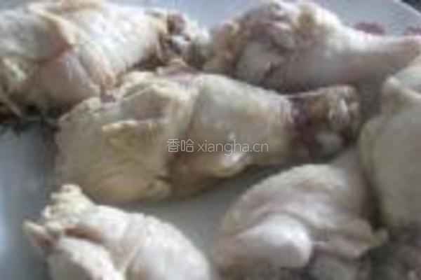 土豆干炖鸡翅根的做法图解3