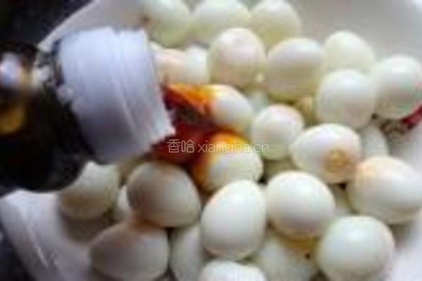 鱼香鹌鹑蛋的做法图解1