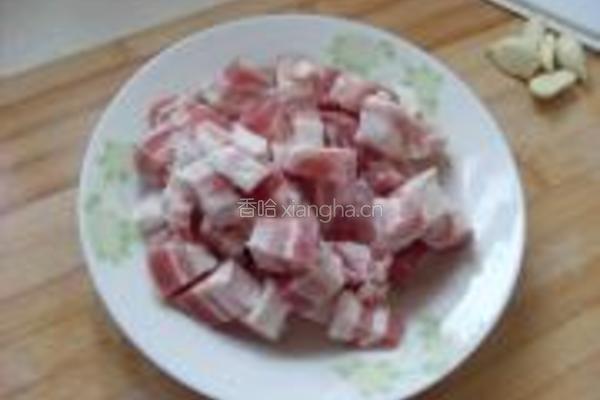 土豆胡萝卜红烧肉的做法图解2