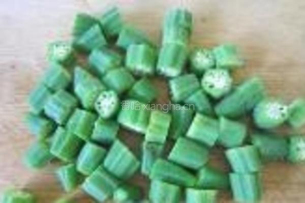 秋葵果仁炒牛肉粒的做法图解3