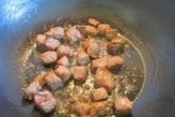 秋葵果仁炒牛肉粒的做法图解4
