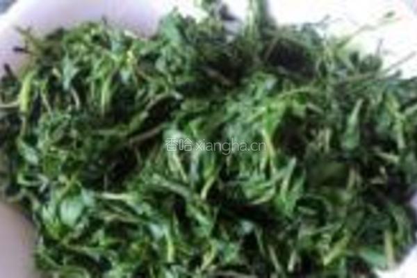 花生碎拌山菜的做法图解3