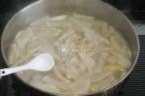 平菇萝卜汤的做法图解5
