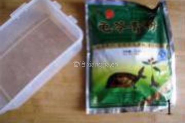 酸奶黄桃龟苓膏的做法图解1