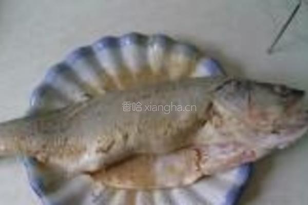 辣腐乳蒸海鲈鱼的做法图解2