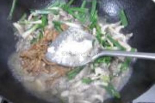 大蒜姬菇炒肉片的做法图解10