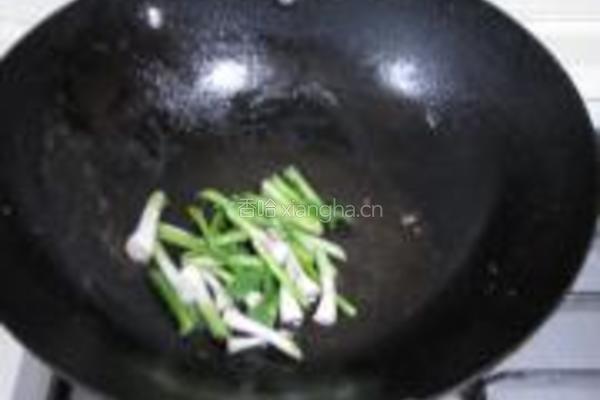 大蒜姬菇炒肉片的做法图解7