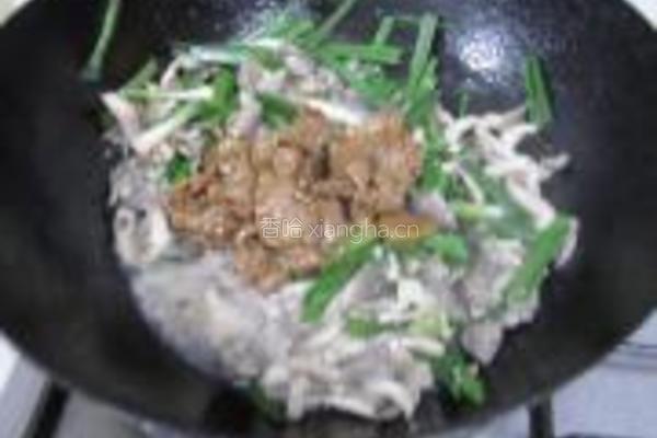 大蒜姬菇炒肉片的做法图解9