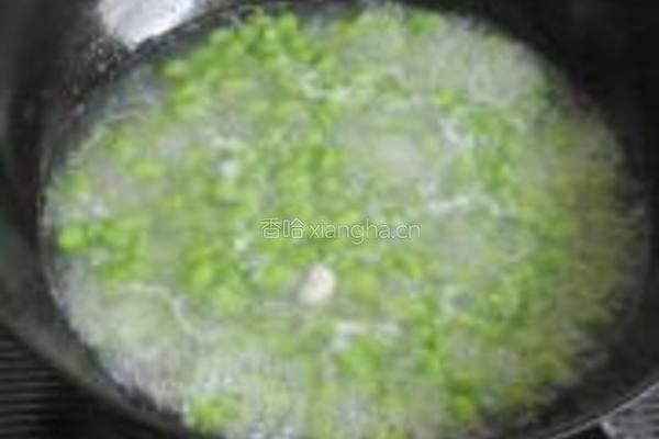 河蟹毛豆汤的做法图解5