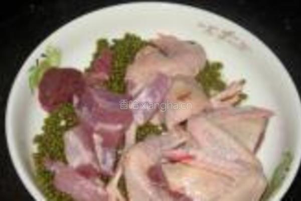 土茯苓绿豆老鸽汤的做法图解3