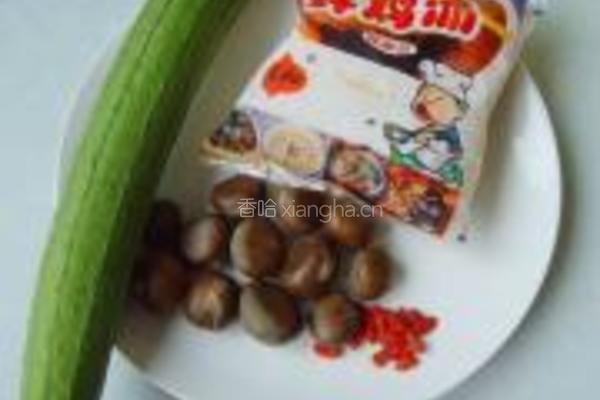丝瓜烧栗子的做法图解1