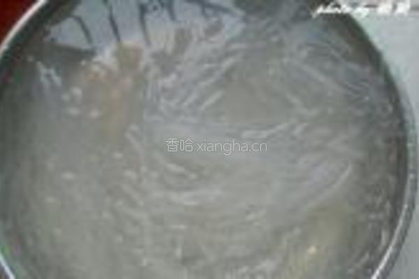 肉片茼蒿蛋蒸粉丝的做法图解1