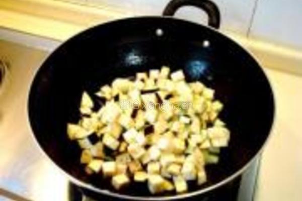 茄子炸酱面的做法图解4